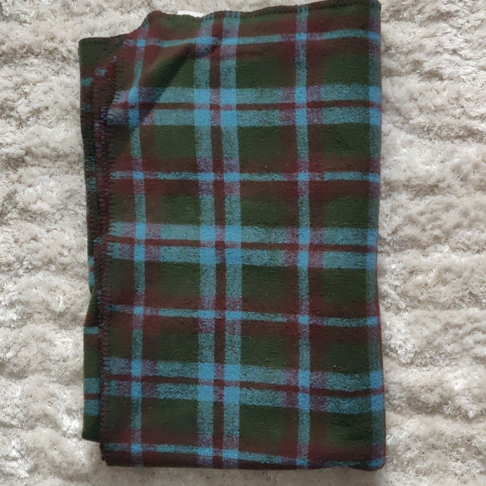 EUC Plaid Woolrich throw blanket